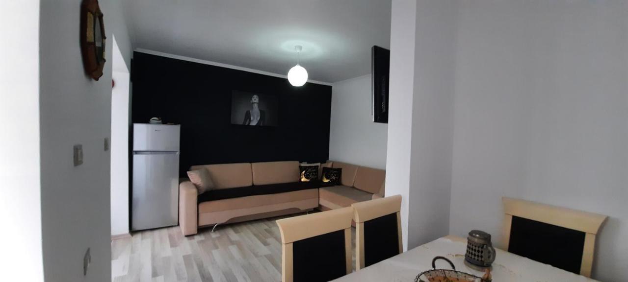 Apartament Clara Permet Apartment Bagian luar foto