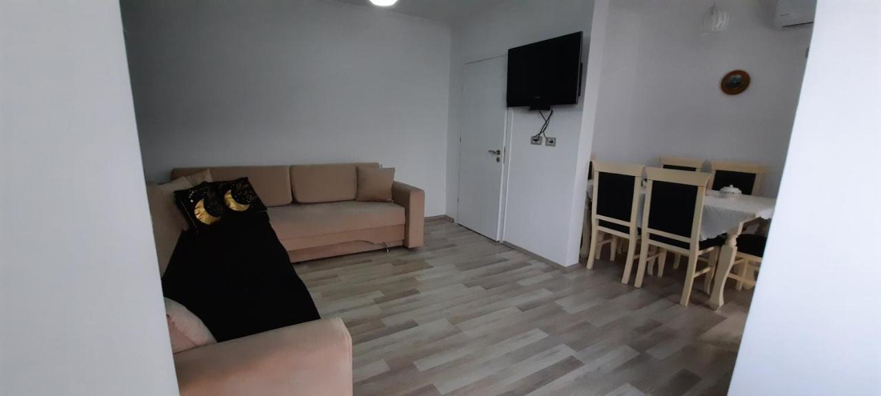 Apartament Clara Permet Apartment Bagian luar foto